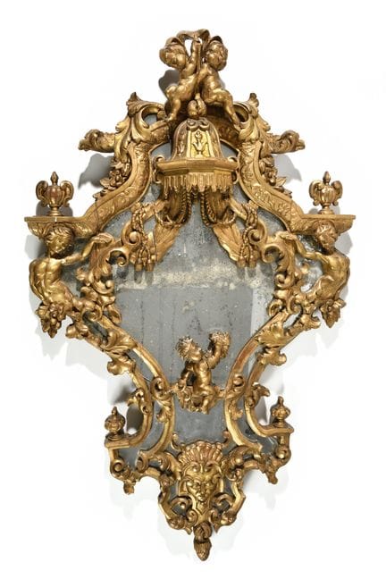 ESPEJO DE CEREMONIA de forma sinuosa, de madera mo