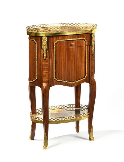 TOPINO, según un modelo de 
MESA DE SALÓN
De forma