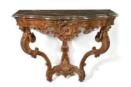 CONSOLA de madera natural tallada, con una forma m