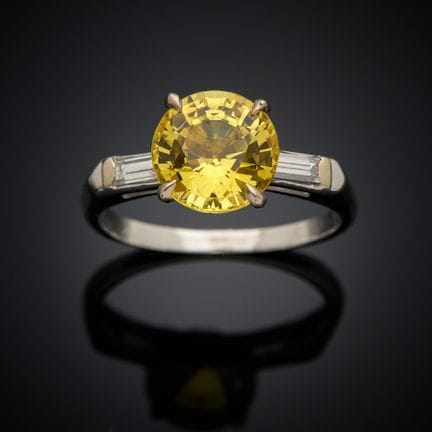 Solitaire en or gris 750 millièmes, serti d'un sap