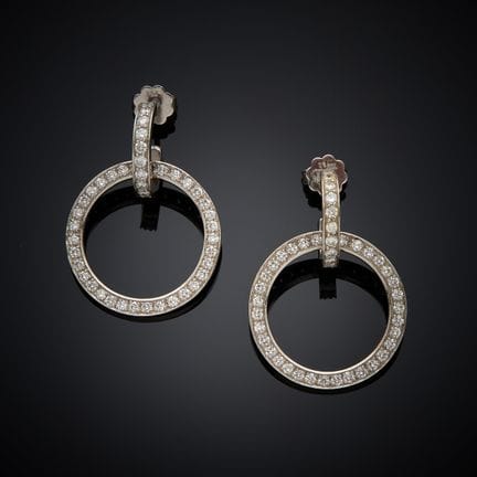 Paire de pendants d'oreilles en or gris 750 milliè