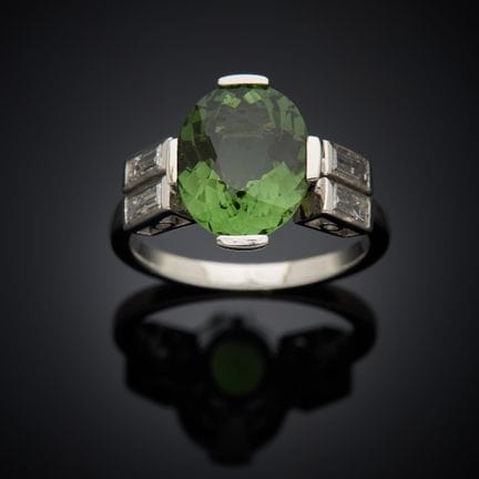 Bague en or gris 750 millièmes, sertie d'une tourm