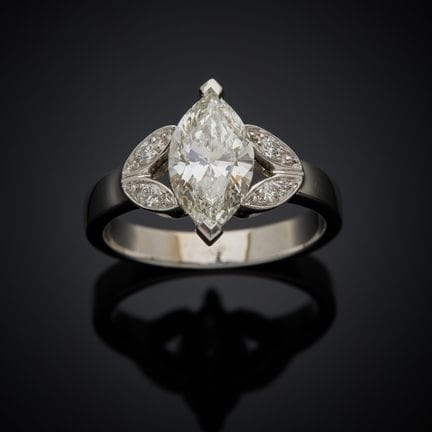 Bague en or gris 750 millièmes, présentant un diam