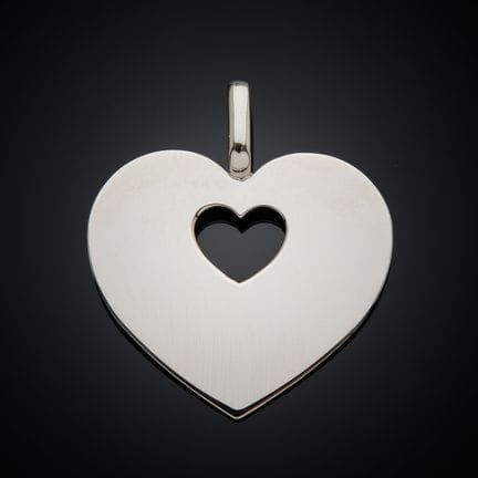 POIRAY «Cœur secret».
Colgante en forma de corazón