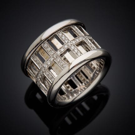 Bague bandeau en or gris 750 millièmes, ajourée de