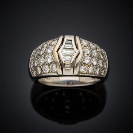 Bague bandeau en or gris 750 millièmes, ornée de c