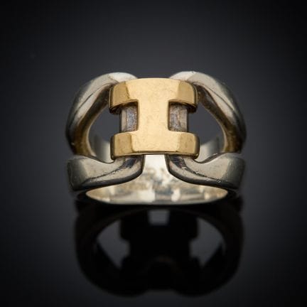 HERMÈS "History".
Bague en argent 925 millièmes, c