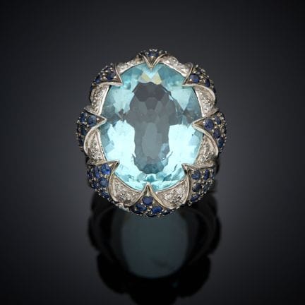 Bague en or gris 750 millièmes, sertie d'une aigue