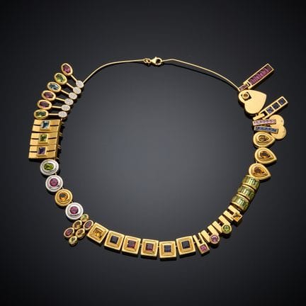 Conjunto de treinta y seis colgantes de oro amaril