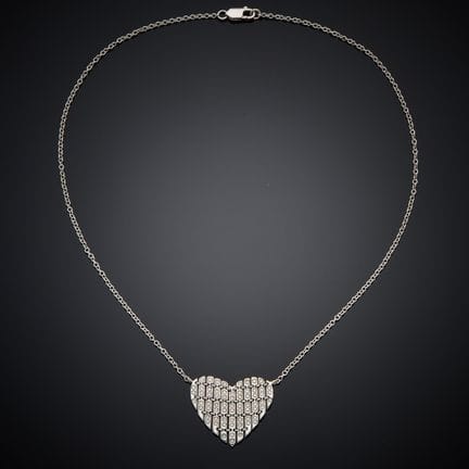 Collar de oro blanco de 750 milésimas, compuesto p
