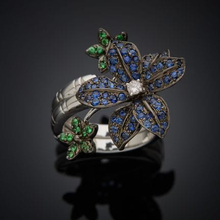 Bague en or gris et noirci 750 millièmes, le chato