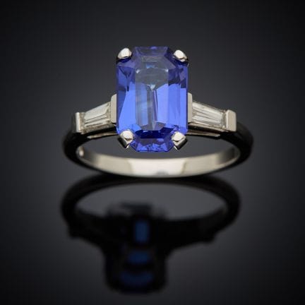 Bague en platine 850 millièmes, sertie d'une tanza