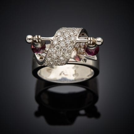 Bague en or gris 750 millièmes, le chaton formé d'