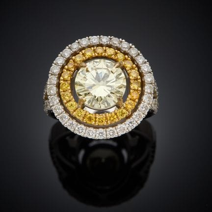 Bague en or gris 750 millièmes, le chaton rond pré