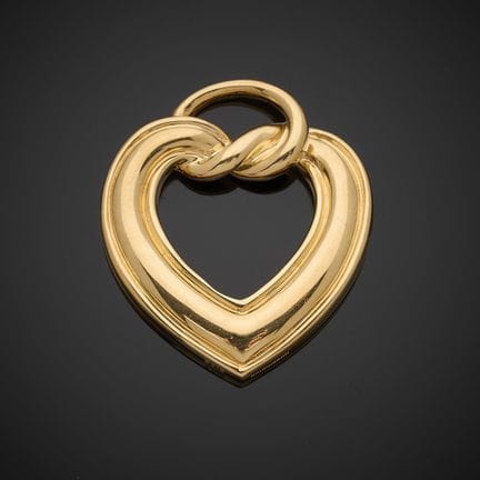 BOUCHERON.
Colgante en forma de corazón de oro ama