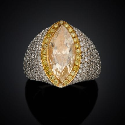 Bague en or gris 750 millièmes, présentant un diam