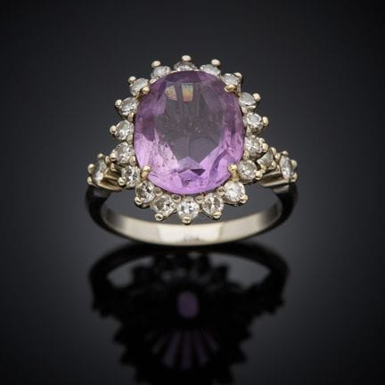 Bague Pompadour en or gris 750 millièmes, sertie d