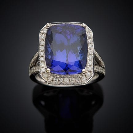 Bague en or gris 750 millièmes, présentant une tan