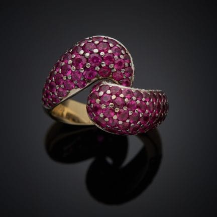 Bague en or gris 750 millièmes, le chaton mouvemen