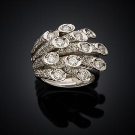 Bague en or gris 750 millièmes, le chaton présenta