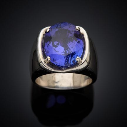 Bague en or gris 750 millièmes, présentant une tan