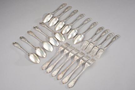 A 950-thousandths silver tableware set; the spatul