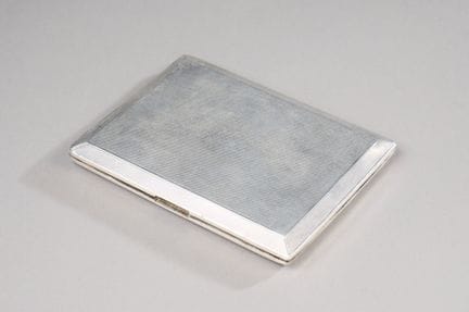 Guilloché 800-thousandths silver cigarette case (d