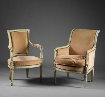 Gray-lacquered wooden bergère with a curved backre