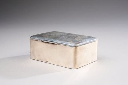 Small rectangular box, or cigarette case, with a w