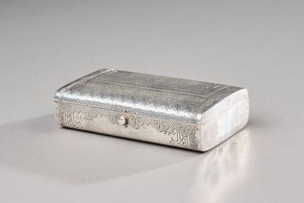 Rectangular 800-th silver powder compact engraved 