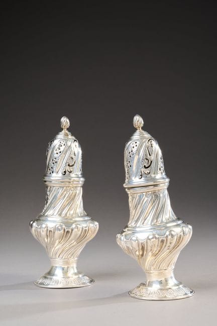 Pair of 800-thousandths silver shakers with repous