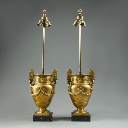 Pair of baluster vases on a pedestal, made of chis
