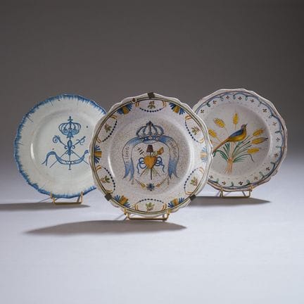Set of three polychrome glazed earthenware plates 