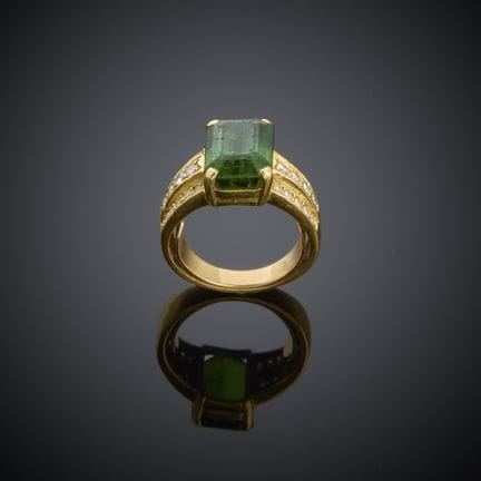 Bague en or jaune 750 millièmes, sertie d'une pier