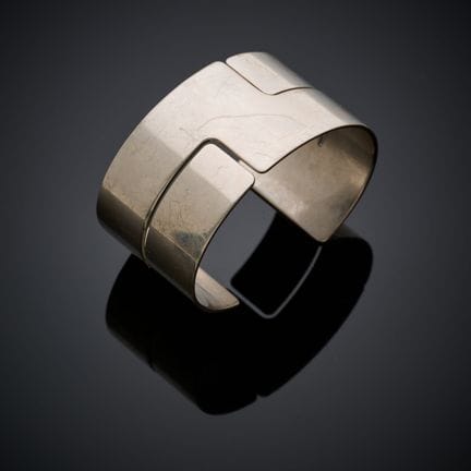 DINH VAN "SEVENTIES". 
Bracelet manchette en argen