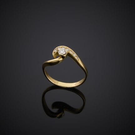 Bague en or jaune 585 millièmes, sertie d’un diama