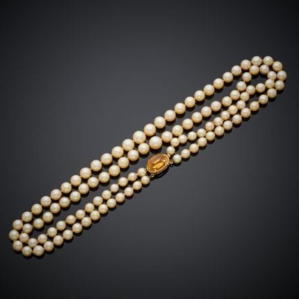 Collier à deux rangs de cent douze perles de cultu