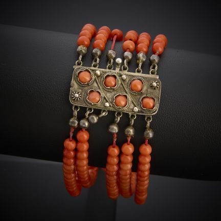Bracelet à six rangs de perles de corail, fermoir 