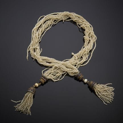 Collier bayadère à dix-huit rangs de perles de cul