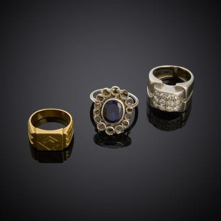 Ensemble de trois bagues en or gris et or jaune 75