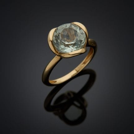 GUERIN "Alisma".  
Bague en or champagne 375 milli