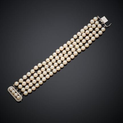 Bracelet à quatre rangs de vingt-trois perles de c
