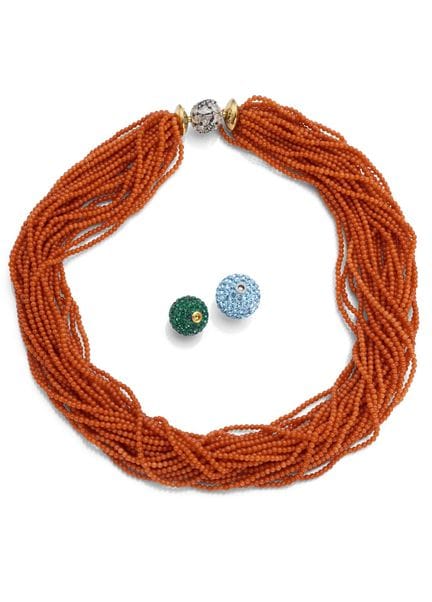 Collar de coral con tres cierres intercambiables
L