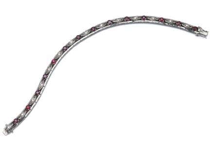 Rubin Brillant Armband
L. 18 cm

585/000 Weißgold 