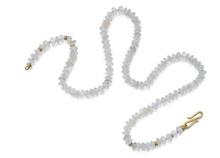 Collar de piedra lunar con cierre de oro
moderno

