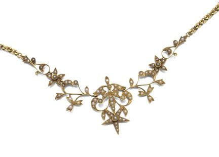 Collar de estilo histórico con perlas de semilla
P