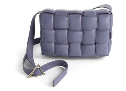 Bottega Veneta
18 x 26 x 8 cm, Riemenlänge 95-120 