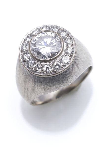 Brillantring
RM 45,5

750/000 Weißgold (getestet).