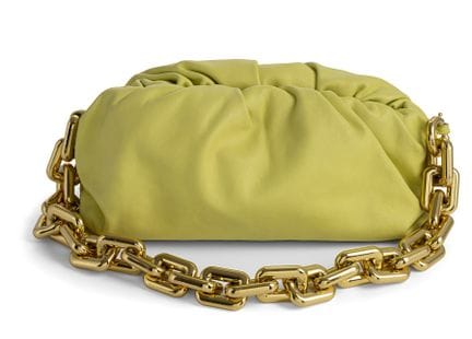Bottega Veneta
12 x 31 x 16 cm, Riemenlänge 25 cm
