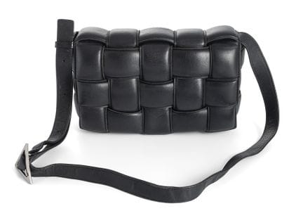 Bottega Veneta
18 x 26 x 8 cm, Riemenlänge 95-120 